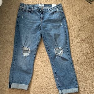 Mid rise boyfriend jeans capris